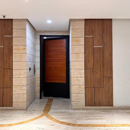 Spacious 2-Bedroom Apartment Near Center Тирана Екстер'єр фото