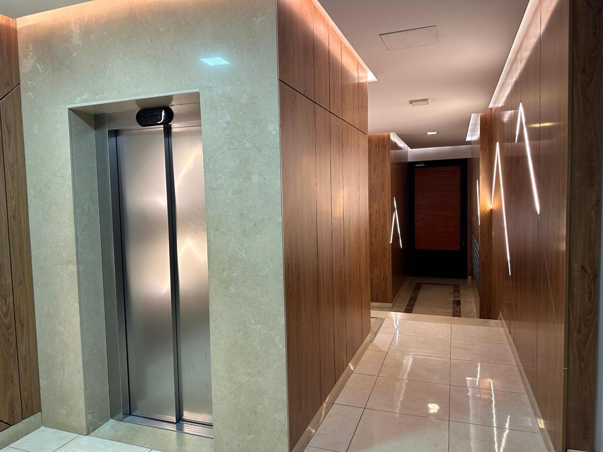 Spacious 2-Bedroom Apartment Near Center Тирана Екстер'єр фото