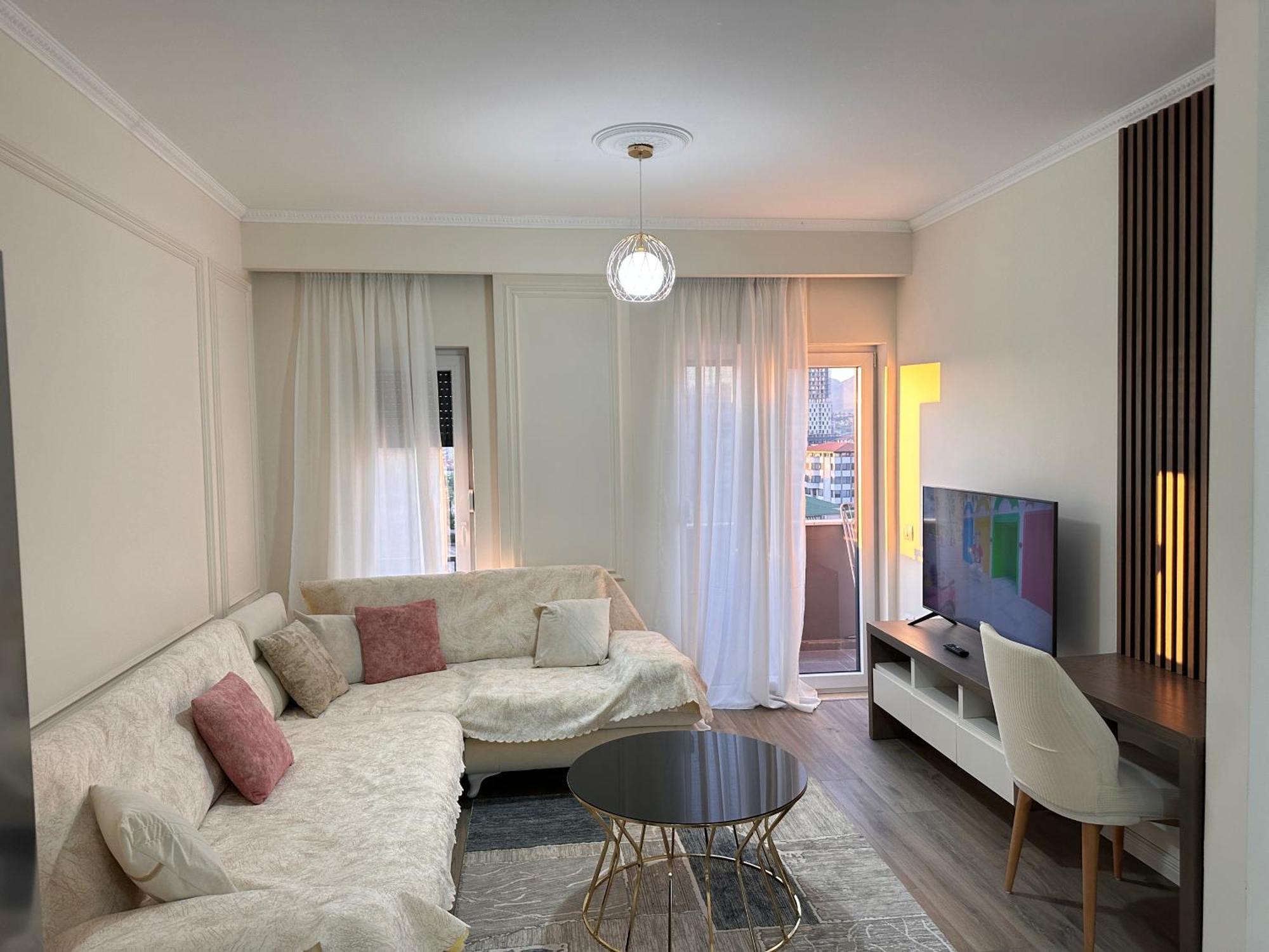 Spacious 2-Bedroom Apartment Near Center Тирана Екстер'єр фото